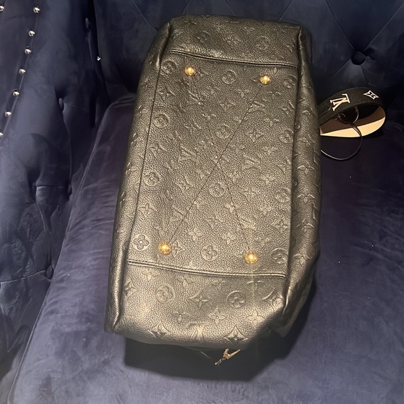 LV in great condition, extra LV shoulder strap. Use as crossbody/shoulder bag - Picture 3 of 3